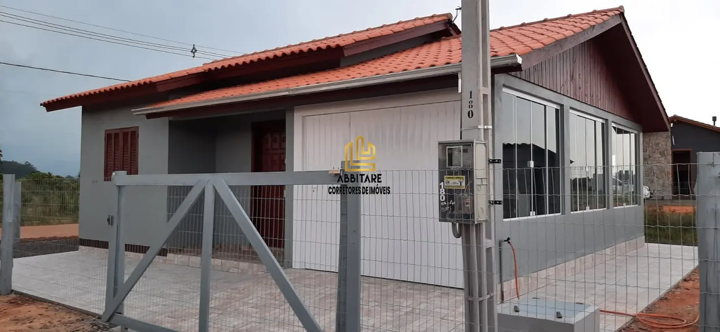Foto 1 de Casa com 2 quartos à venda, 65m2 em Torres - RS