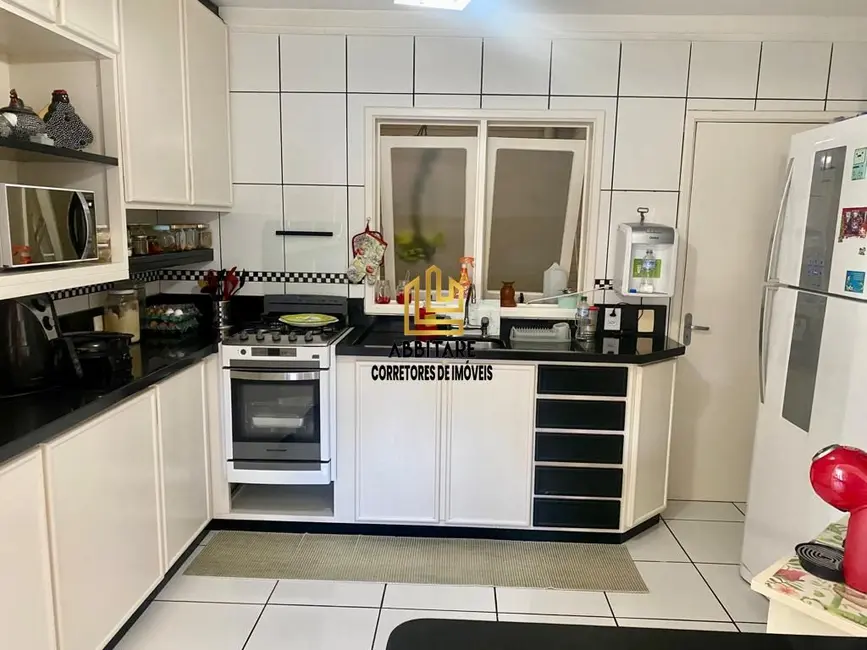 Casa com 3 quartos à venda, 300m2 em Torres - RS - imagem 4 Foto 4 de Casa com 3 quartos à venda, 300m2 em Torres - RS