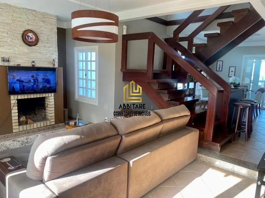 Foto 2 de Casa com 3 quartos à venda, 300m2 em Torres - RS