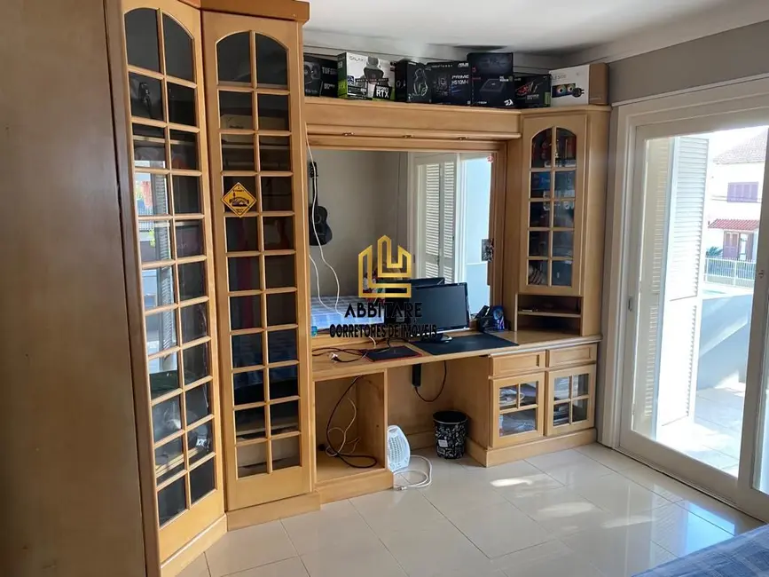 Casa com 3 quartos à venda, 300m2 em Torres - RS - imagem 9 Foto 9 de Casa com 3 quartos à venda, 300m2 em Torres - RS