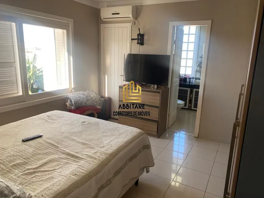 Casa com 3 quartos à venda, 300m2 em Torres - RS - imagem 8 Foto 8 de Casa com 3 quartos à venda, 300m2 em Torres - RS