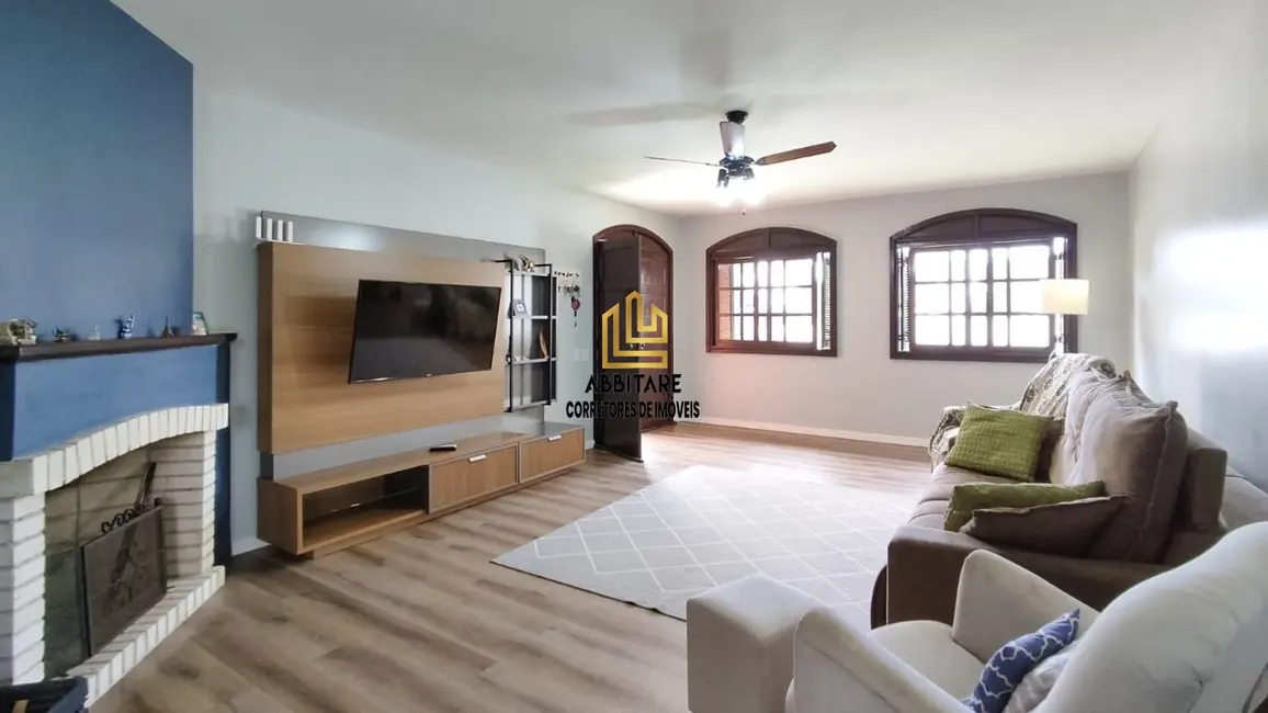 Foto 1 de Casa com 3 quartos à venda, 188m2 em Torres - RS