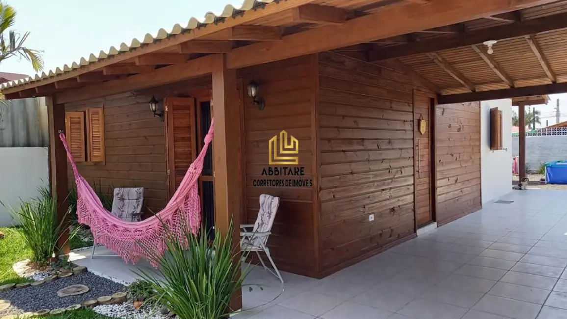 Foto 2 de Casa com 2 quartos à venda, 102m2 em Torres - RS