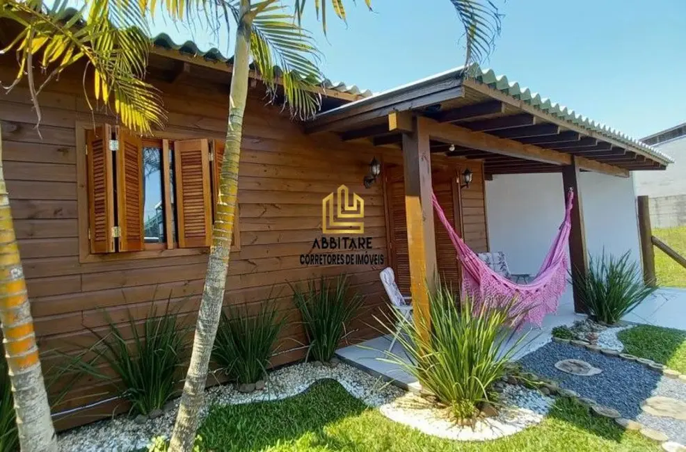 Foto 1 de Casa com 2 quartos à venda, 102m2 em Torres - RS
