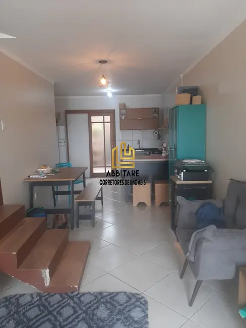 Sobrado com 2 quartos à venda, 80m2 em Torres - RS - imagem 2 Foto 2 de Sobrado com 2 quartos à venda, 80m2 em Torres - RS