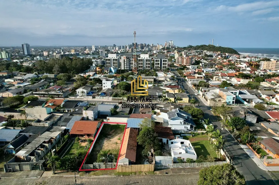 Foto 1 de Terreno / Lote à venda, 414m2 em Torres - RS