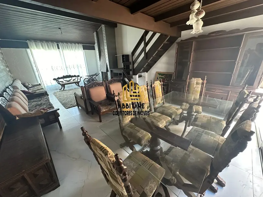 Casa com 5 quartos à venda, 350m2 em Centro, Torres - RS - imagem 3 Foto 3 de Casa com 5 quartos à venda, 350m2 em Centro, Torres - RS