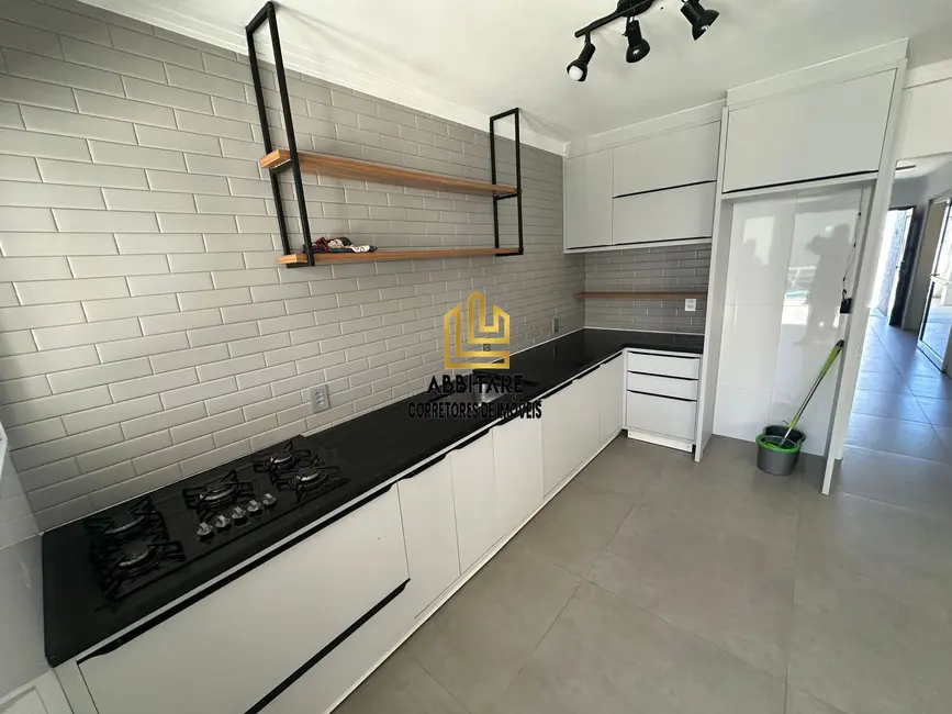 Casa com 5 quartos à venda, 350m2 em Centro, Torres - RS - imagem 4 Foto 4 de Casa com 5 quartos à venda, 350m2 em Centro, Torres - RS