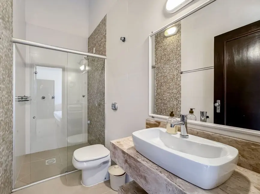 Casa com 4 quartos à venda, 260m2 em Torres - RS - imagem 4 Foto 4 de Casa com 4 quartos à venda, 260m2 em Torres - RS