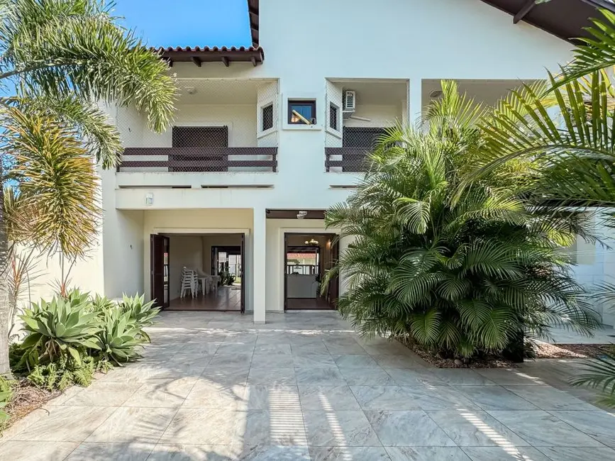 Casa com 4 quartos à venda, 260m2 em Torres - RS - imagem 8 Foto 8 de Casa com 4 quartos à venda, 260m2 em Torres - RS