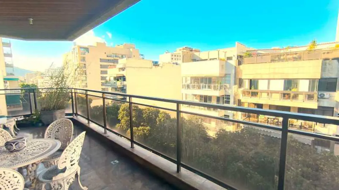 Foto 2 de Cobertura com 6 quartos à venda, 250m2 em Rio De Janeiro - RJ