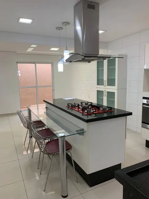 Casa com 3 quartos à venda, 135m2 em Jardim Danúbio, Jundiai - SP - imagem 4 Foto 4 de Casa com 3 quartos à venda, 135m2 em Jardim Danúbio, Jundiai - SP