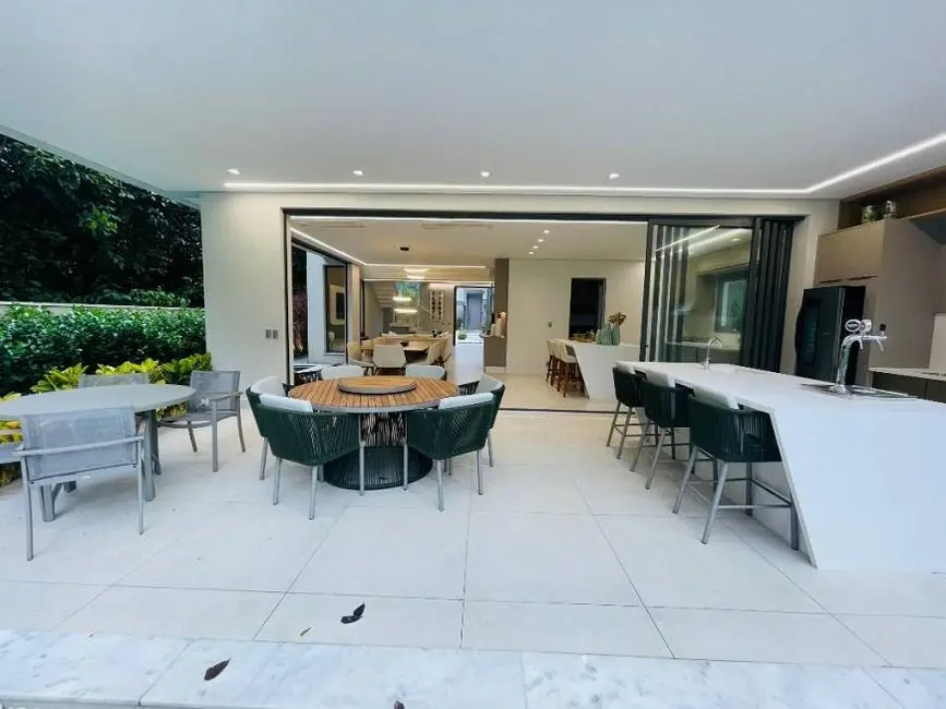 Casa com 6 quartos à venda, 450m2 em Bertioga - SP - imagem 2 Foto 2 de Casa com 6 quartos à venda, 450m2 em Bertioga - SP