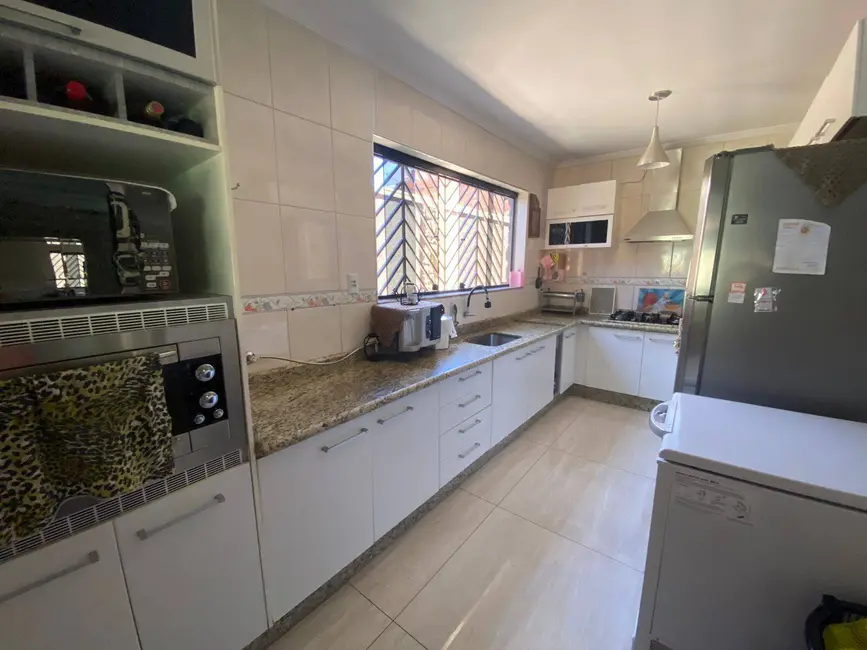 Foto 2 de Sobrado com 4 quartos à venda, 330m2 em Vila Aparecida, Jundiai - SP