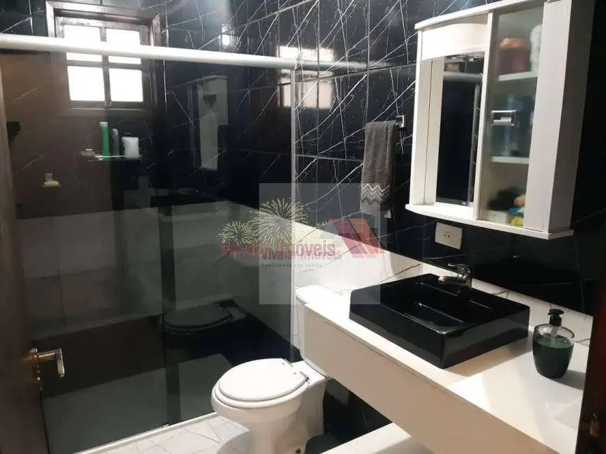 Casa com 3 quartos à venda, 250m2 em Pinheirinho, Curitiba - PR - imagem 8 Foto 8 de Casa com 3 quartos à venda, 250m2 em Pinheirinho, Curitiba - PR