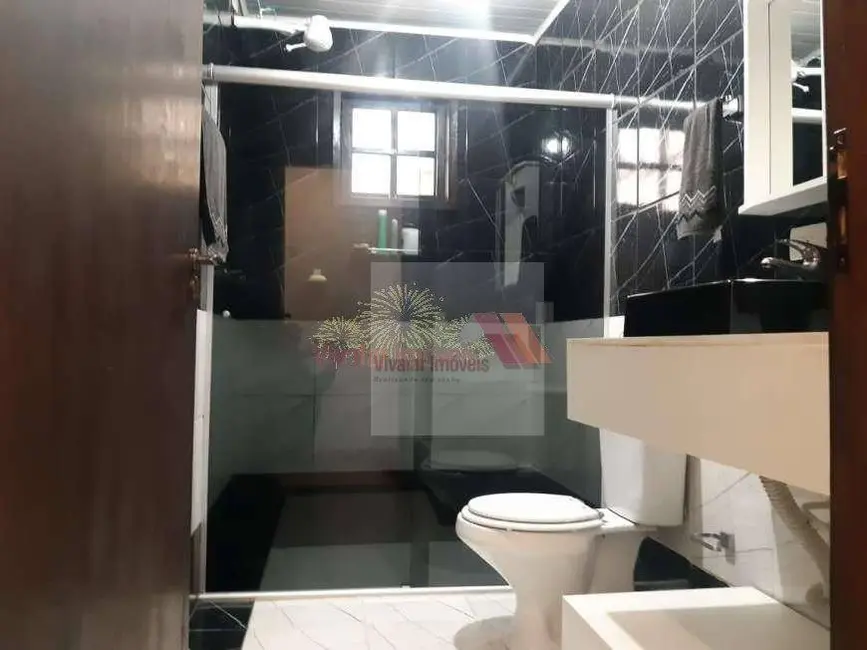 Casa com 3 quartos à venda, 250m2 em Pinheirinho, Curitiba - PR - imagem 9 Foto 9 de Casa com 3 quartos à venda, 250m2 em Pinheirinho, Curitiba - PR