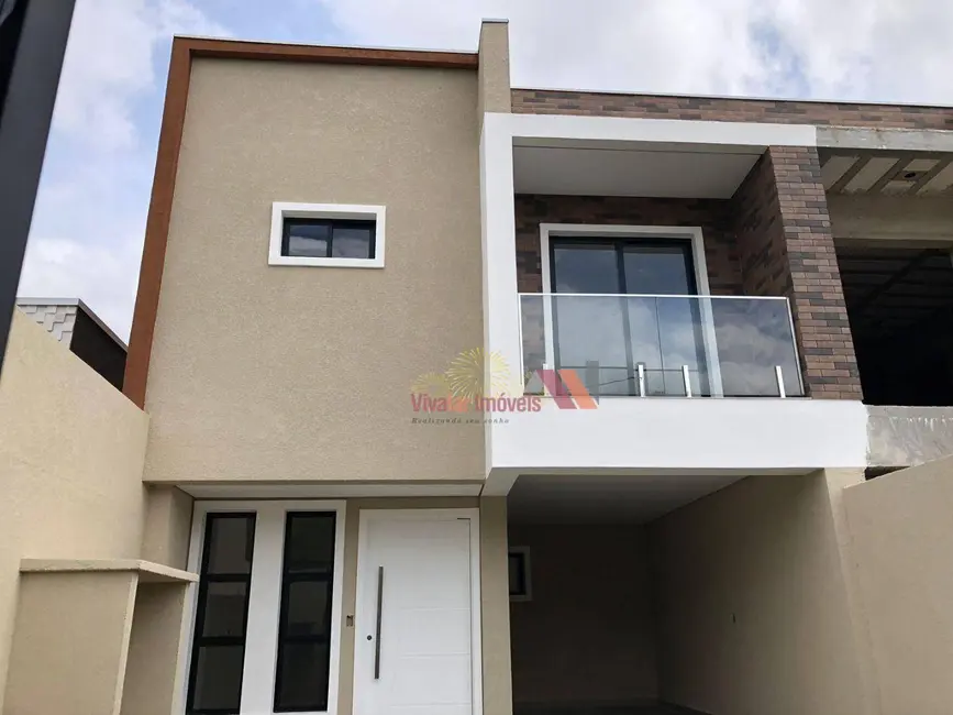 Sobrado com 3 quartos à venda, 180m2 em Costeira, Araucaria - PR - imagem 2 Foto 2 de Sobrado com 3 quartos à venda, 180m2 em Costeira, Araucaria - PR