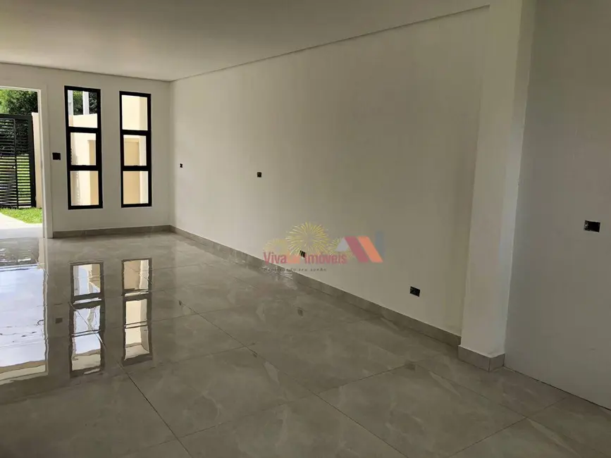 Sobrado com 3 quartos à venda, 180m2 em Costeira, Araucaria - PR - imagem 9 Foto 9 de Sobrado com 3 quartos à venda, 180m2 em Costeira, Araucaria - PR