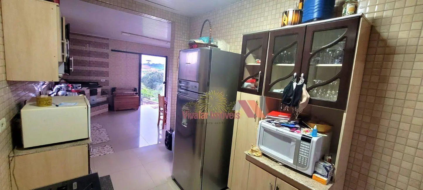 Casa com 3 quartos à venda, 360m2 em Centro, Contenda - PR - imagem 3 Foto 3 de Casa com 3 quartos à venda, 360m2 em Centro, Contenda - PR