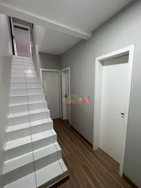 Sobrado com 3 quartos à venda, 210m2 em Passaúna, Araucaria - PR - imagem 6 Foto 6 de Sobrado com 3 quartos à venda, 210m2 em Passaúna, Araucaria - PR
