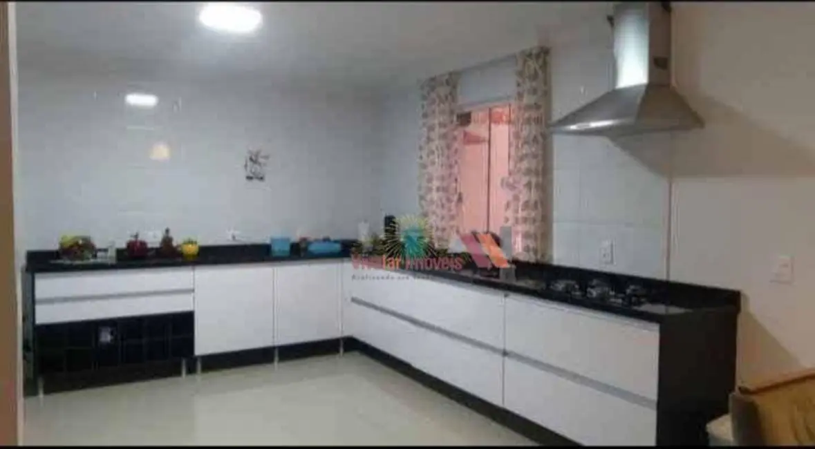 Sobrado com 3 quartos à venda, 118m2 em Iguaçu, Araucaria - PR - imagem 5 Foto 5 de Sobrado com 3 quartos à venda, 118m2 em Iguaçu, Araucaria - PR