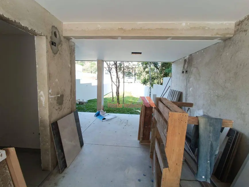 Sobrado com 3 quartos à venda, 180m2 em Costeira, Araucaria - PR - imagem 9 Foto 9 de Sobrado com 3 quartos à venda, 180m2 em Costeira, Araucaria - PR