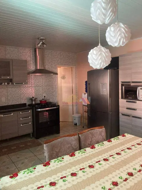 Sobrado com 3 quartos à venda, 255m2 em Capela Velha, Araucaria - PR - imagem 6 Foto 6 de Sobrado com 3 quartos à venda, 255m2 em Capela Velha, Araucaria - PR