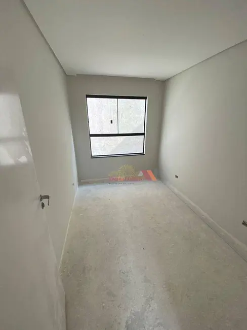 Sobrado com 3 quartos à venda, 141m2 em Costeira, Araucaria - PR - imagem 8 Foto 8 de Sobrado com 3 quartos à venda, 141m2 em Costeira, Araucaria - PR