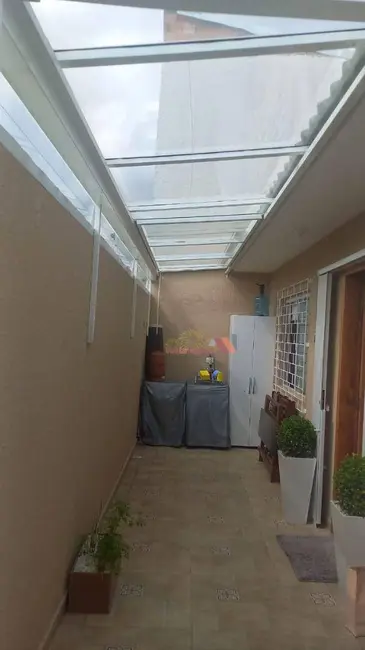 Sobrado com 3 quartos à venda, 66m2 em Costeira, Araucaria - PR - imagem 6 Foto 6 de Sobrado com 3 quartos à venda, 66m2 em Costeira, Araucaria - PR