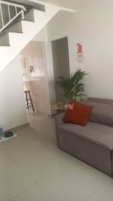 Sobrado com 3 quartos à venda, 66m2 em Costeira, Araucaria - PR - imagem 9 Foto 9 de Sobrado com 3 quartos à venda, 66m2 em Costeira, Araucaria - PR