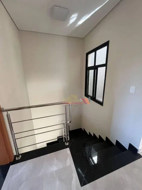 Sobrado com 3 quartos à venda, 180m2 em Porto das Laranjeiras, Araucaria - PR - imagem 6 Foto 6 de Sobrado com 3 quartos à venda, 180m2 em Porto das Laranjeiras, Araucaria - PR