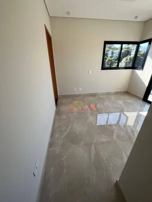 Sobrado com 3 quartos à venda, 180m2 em Porto das Laranjeiras, Araucaria - PR - imagem 8 Foto 8 de Sobrado com 3 quartos à venda, 180m2 em Porto das Laranjeiras, Araucaria - PR