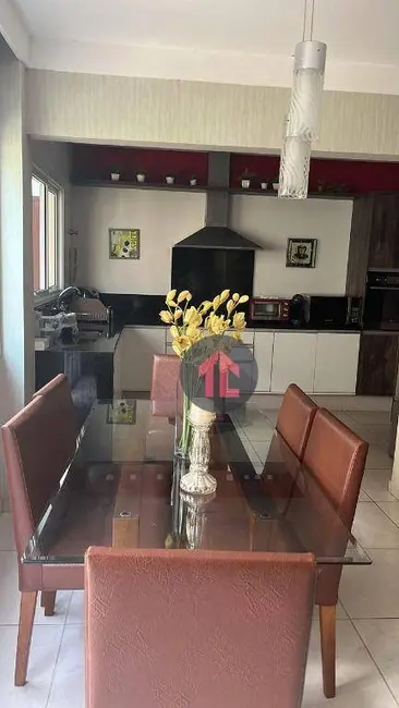 Sobrado com 3 quartos à venda, 246m2 em Vila Bourbon (Sousas), Campinas - SP - imagem 8 Foto 8 de Sobrado com 3 quartos à venda, 246m2 em Vila Bourbon (Sousas), Campinas - SP