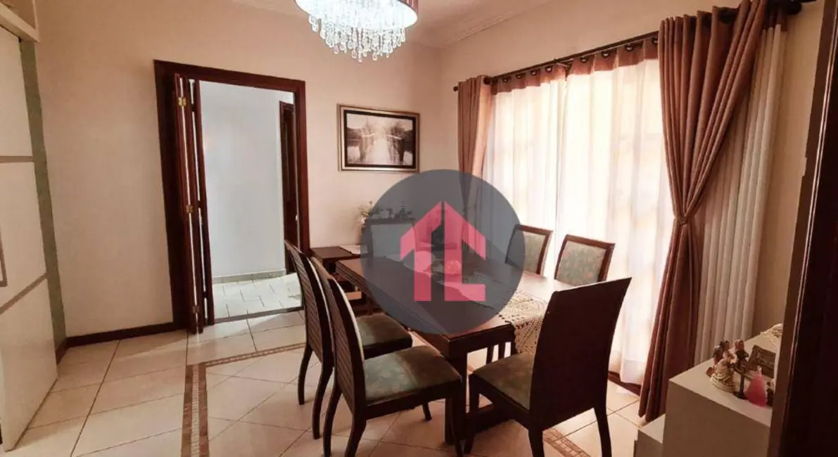 Casa com 3 quartos à venda, 300m2 em São Bernardo, Campinas - SP - imagem 4 Foto 4 de Casa com 3 quartos à venda, 300m2 em São Bernardo, Campinas - SP