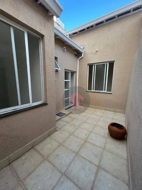 Casa com 3 quartos para alugar, 85m2 em Cambuí, Campinas - SP - imagem 9 Foto 9 de Casa com 3 quartos para alugar, 85m2 em Cambuí, Campinas - SP