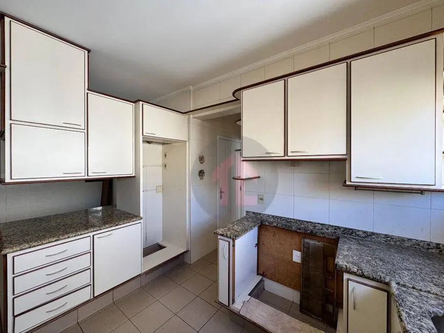 Apartamento com 4 quartos para alugar, 240m2 em Cambuí, Campinas - SP - imagem 8 Foto 8 de Apartamento com 4 quartos para alugar, 240m2 em Cambuí, Campinas - SP