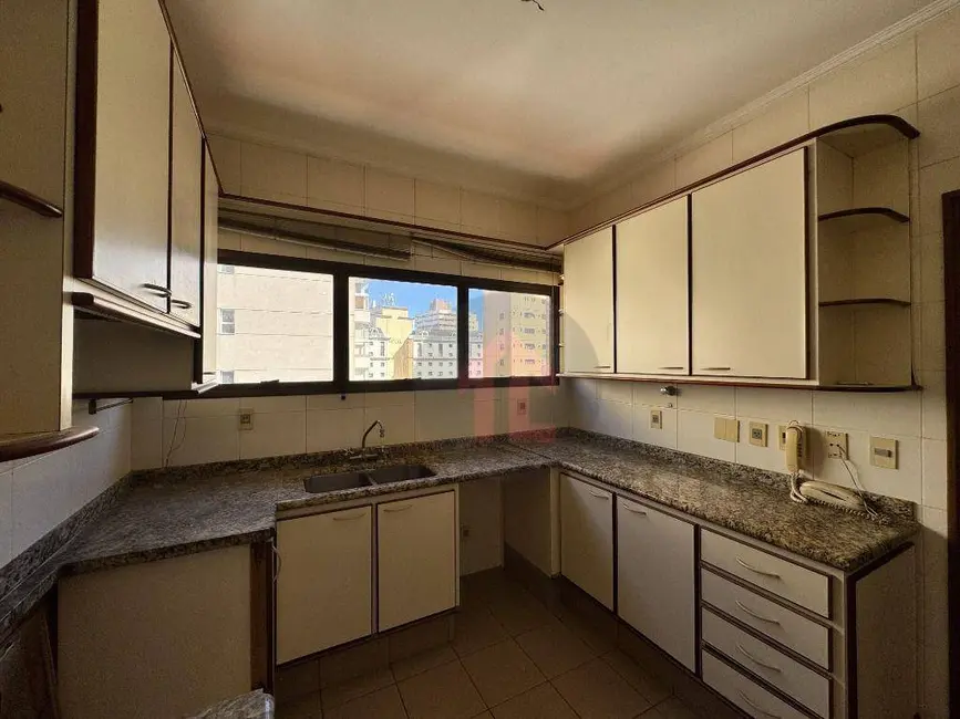 Apartamento com 4 quartos para alugar, 240m2 em Cambuí, Campinas - SP - imagem 7 Foto 7 de Apartamento com 4 quartos para alugar, 240m2 em Cambuí, Campinas - SP
