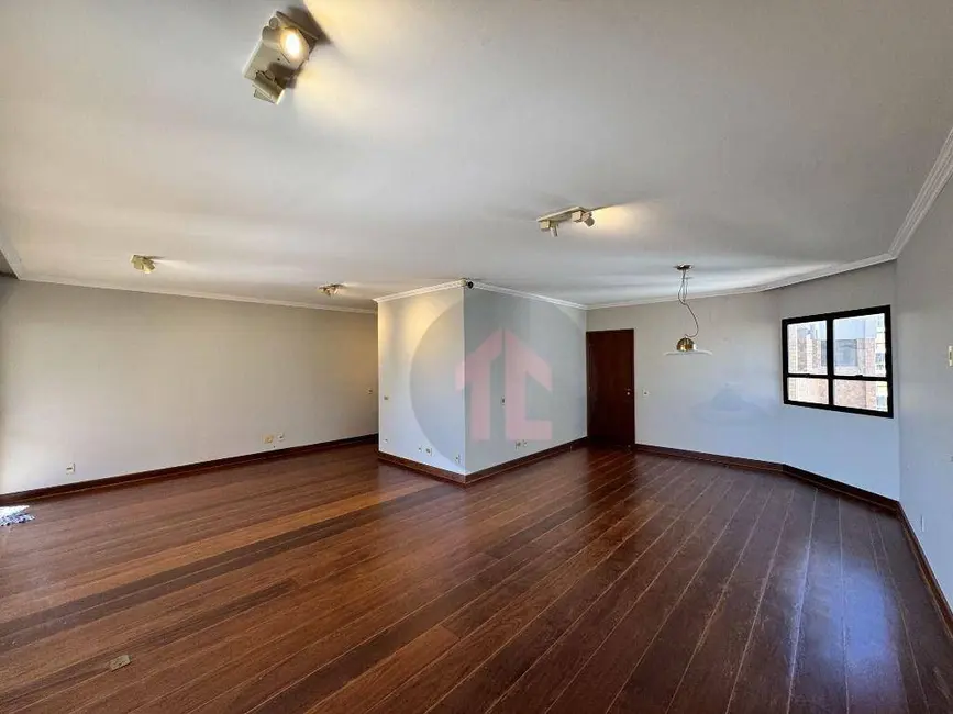 Apartamento com 4 quartos para alugar, 240m2 em Cambuí, Campinas - SP - imagem 3 Foto 3 de Apartamento com 4 quartos para alugar, 240m2 em Cambuí, Campinas - SP