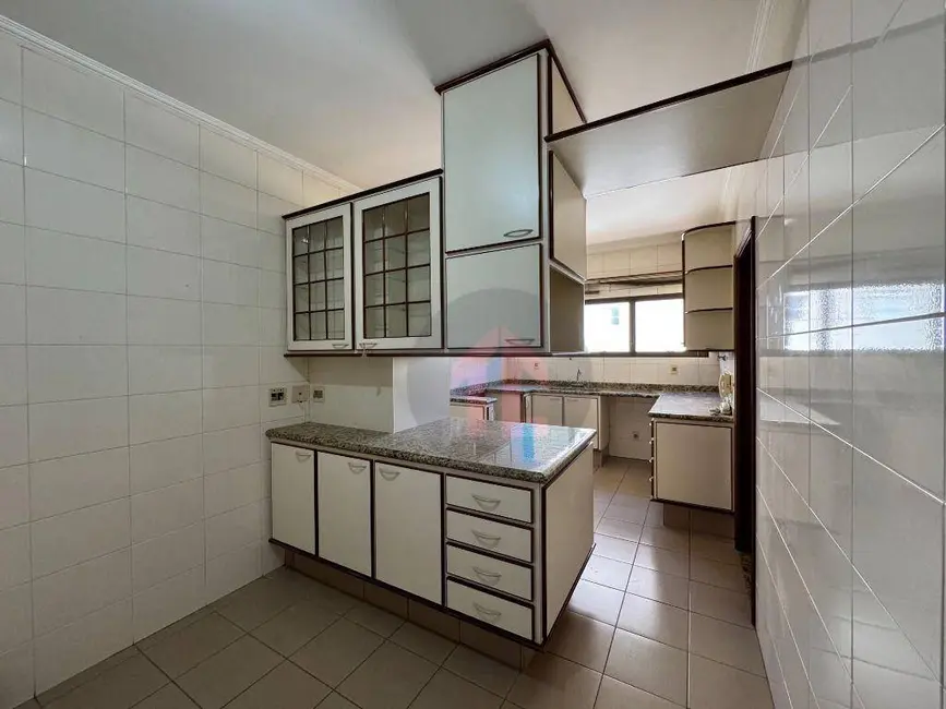 Apartamento com 4 quartos para alugar, 240m2 em Cambuí, Campinas - SP - imagem 5 Foto 5 de Apartamento com 4 quartos para alugar, 240m2 em Cambuí, Campinas - SP