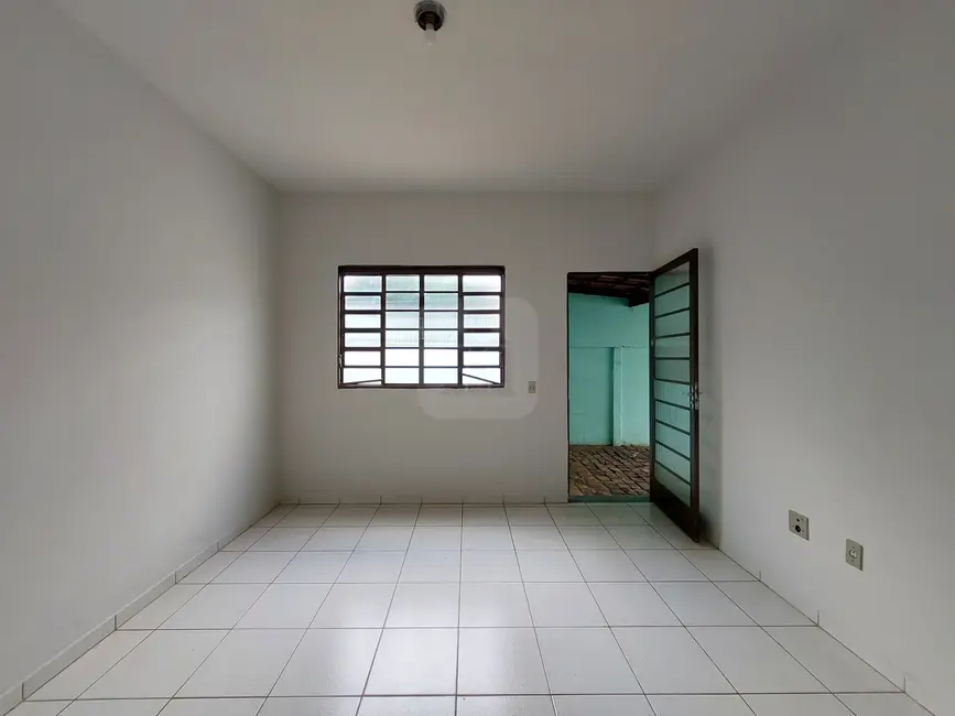 Foto 2 de Casa com 3 quartos para alugar, 87m2 em Uberlandia - MG