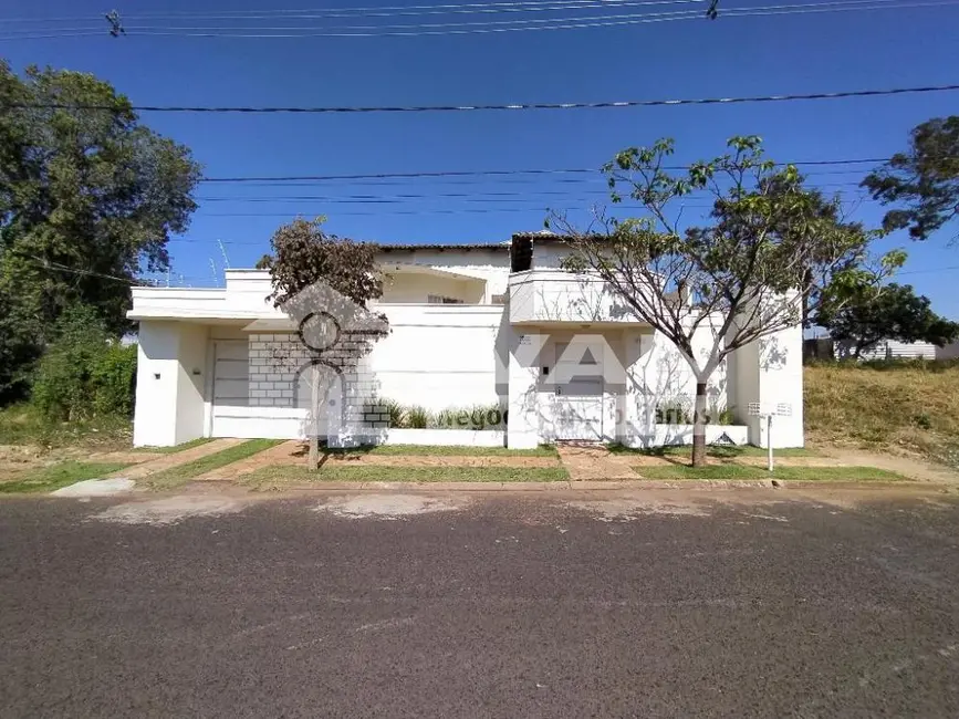 Foto 1 de Casa com 3 quartos à venda, 441m2 em Uberlandia - MG