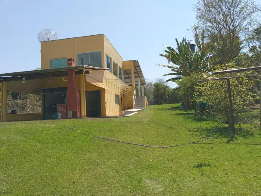 Foto 2 de Chácara com 2 quartos à venda, 160m2 em Araguari - MG