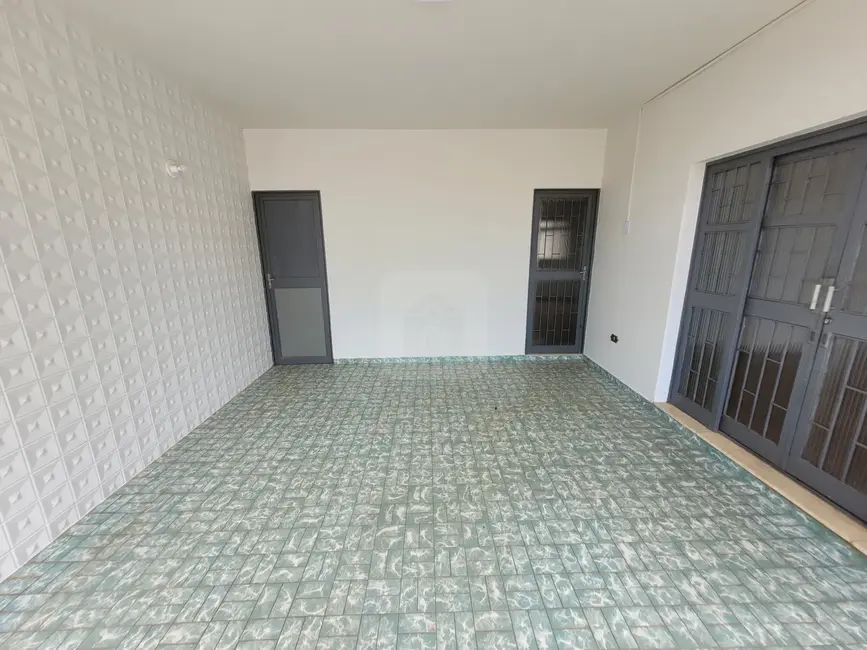 Foto 2 de Sobrado com 4 quartos à venda, 305m2 em Uberlandia - MG