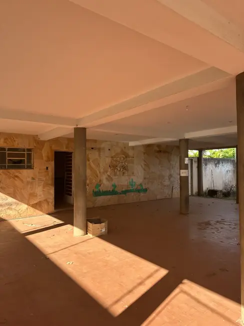 Foto 1 de Sobrado com 5 quartos à venda, 817m2 em Araguari - MG