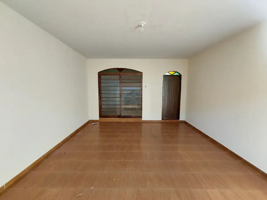 Foto 2 de Casa com 3 quartos para alugar, 179m2 em Uberlandia - MG