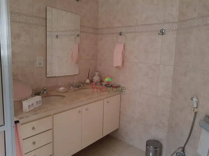 Sobrado com 4 quartos à venda, 360m2 em Sao Jose Dos Campos - SP - imagem 7 Foto 7 de Sobrado com 4 quartos à venda, 360m2 em Sao Jose Dos Campos - SP