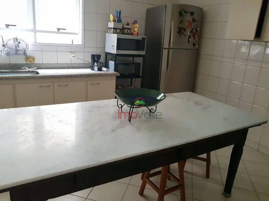 Sobrado com 4 quartos à venda, 360m2 em Sao Jose Dos Campos - SP - imagem 9 Foto 9 de Sobrado com 4 quartos à venda, 360m2 em Sao Jose Dos Campos - SP