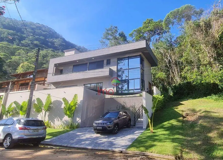 Foto 1 de Sobrado com 4 quartos à venda, 610m2 em Ubatuba - SP