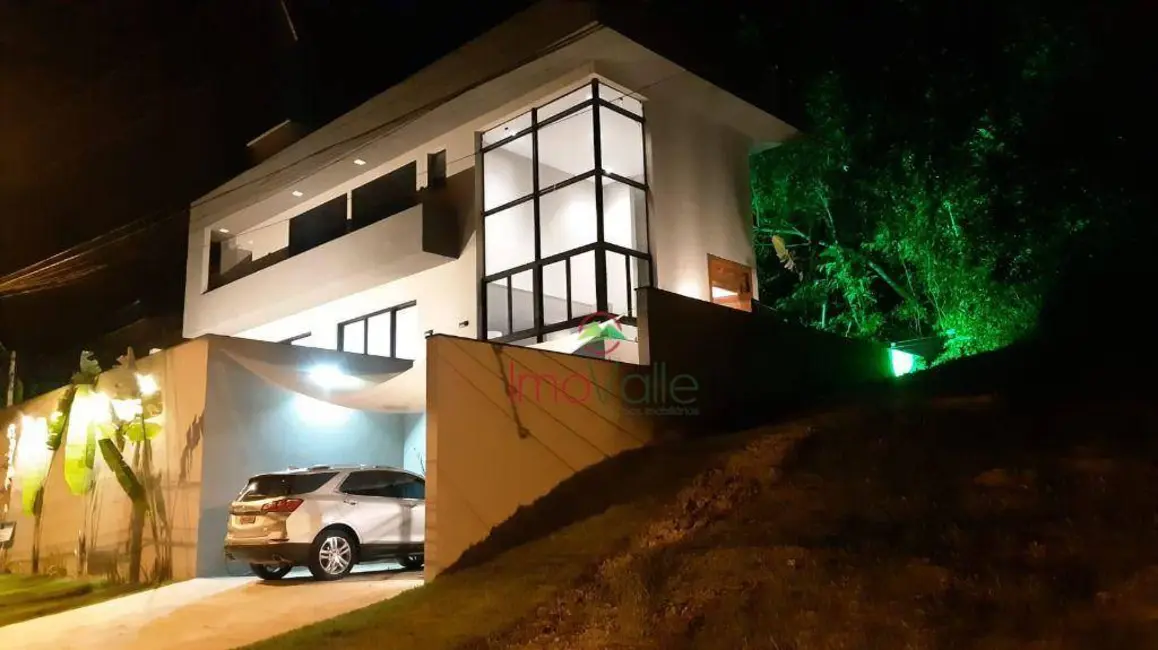 Foto 3 de Sobrado com 4 quartos à venda, 610m2 em Ubatuba - SP