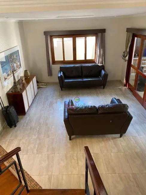 Casa de Condomínio com 3 quartos à venda e para alugar, 300m2 em Sao Jose Dos Campos - SP - imagem 8 Foto 8 de Casa de Condomínio com 3 quartos à venda e para alugar, 300m2 em Sao Jose Dos Campos - SP